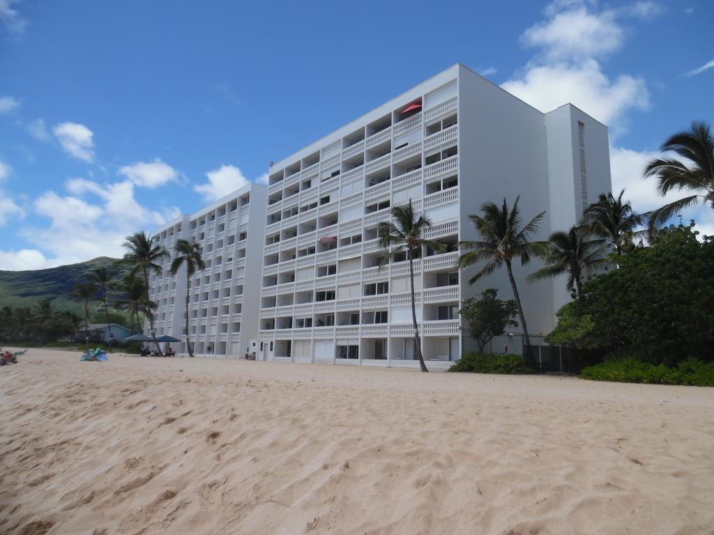 Makaha Beach Cabanas Penthouse Hotel Waianae Exterior photo
